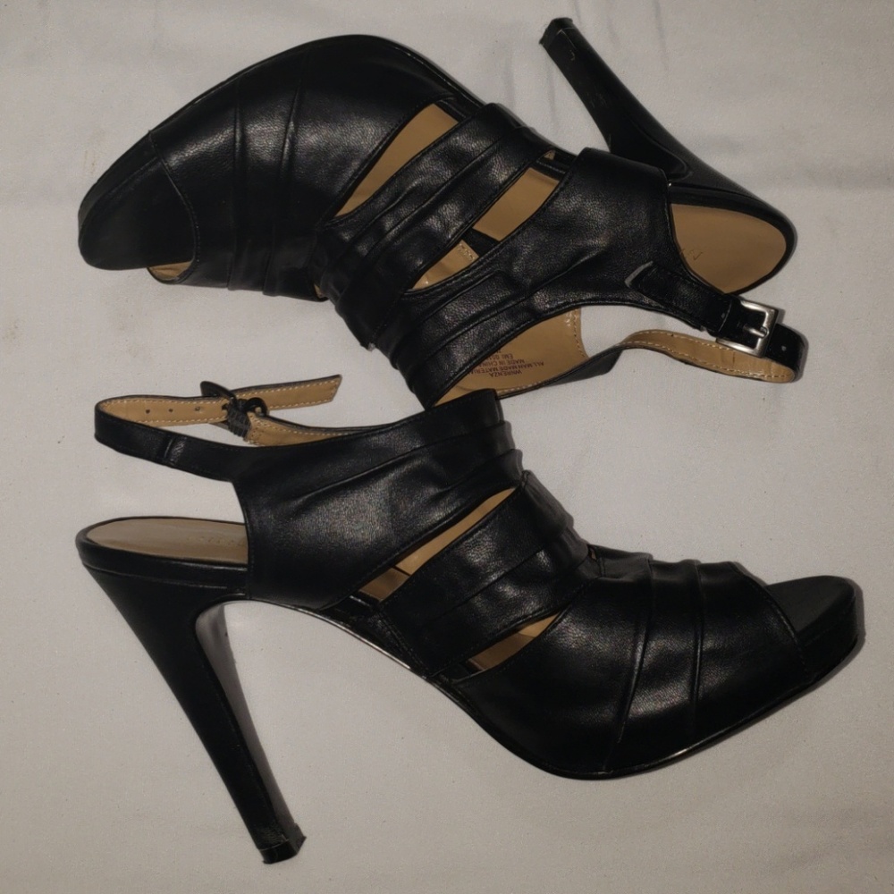 Heels - Picture 3 of 4